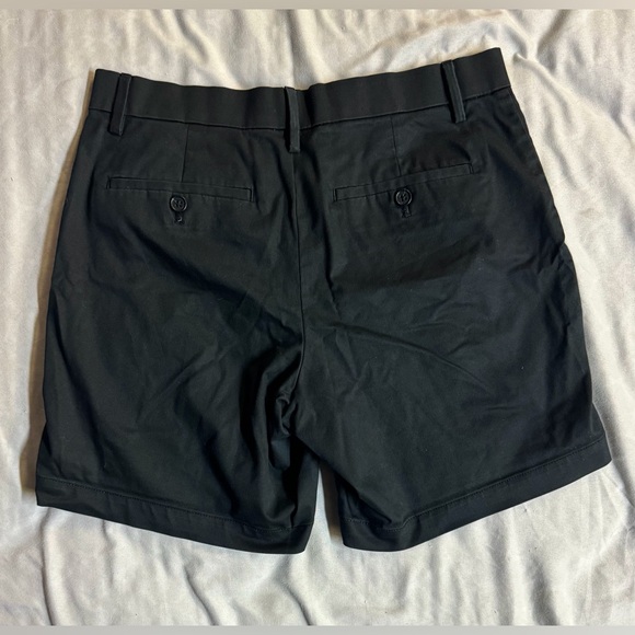 Banana Republic Men's 7" Core Temp Shorts - Picture 3 of 4